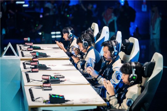 技嘉5080显卡：电竞玩家的终极选择抢先体验AI智能与超强散热！